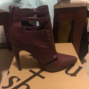 Size 9 burgundy heels